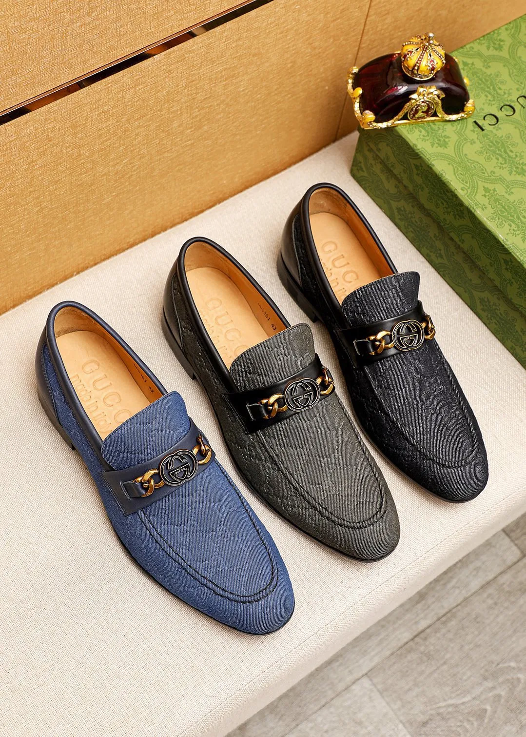 Men's shoes 💰462 💐 Product trademark: GUCCI "Gucci" casual leather shoes Regular size: 38-44 (45.46.47🉑️Customized) Product materials: Selected imported first-layer fabric upper + luxury hardware buckle, imported cowhide leather lining. Strong three-dimensional visual effect, original outsole Color: 3⃣️colors available